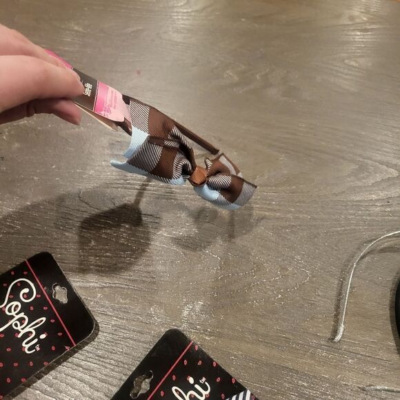 Little Girl Bundled 5 Headlands - Picture 6 of 8